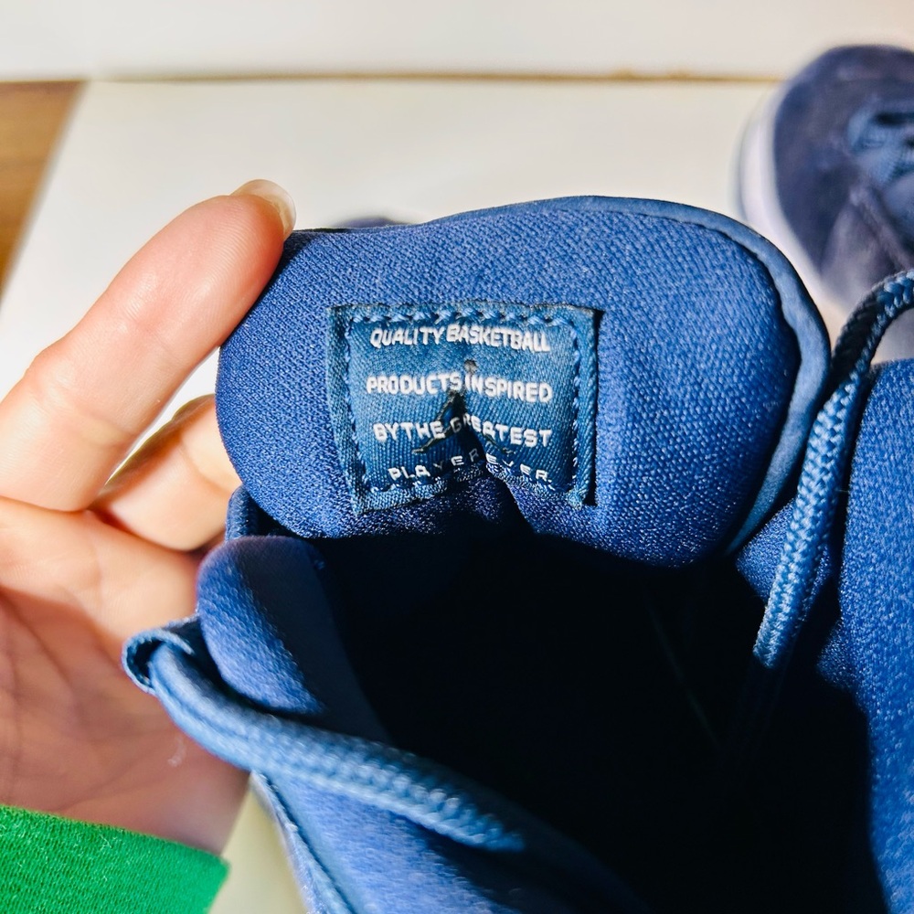 Air Jordan 11 Retro PS ‘Midnight Navy Velvet - Picture 7 of 7